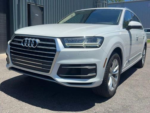 Glacier White Metallic 2018 Audi Q7 3.0T Premium Plus