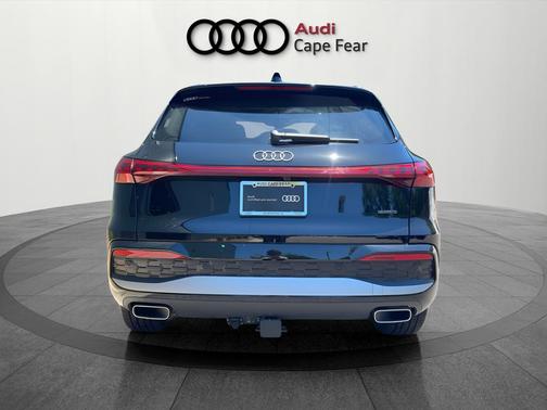 Mythos Black Metallic 2025 Audi Q5 2.0T quattro Premium