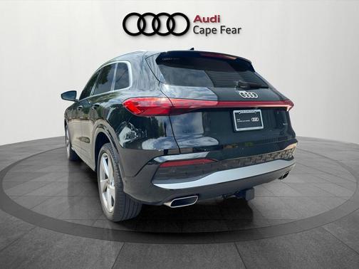 Mythos Black Metallic 2025 Audi Q5 2.0T quattro Premium