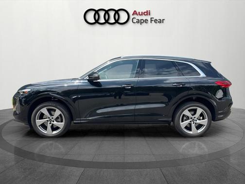 Mythos Black Metallic 2025 Audi Q5 2.0T quattro Premium
