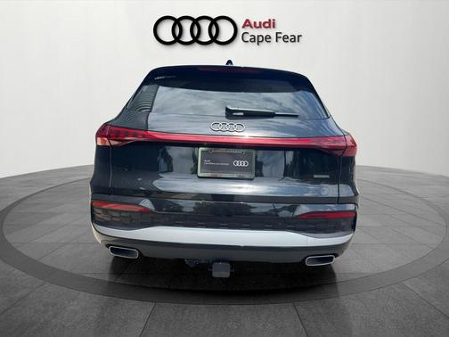 Mythos Black Metallic 2025 Audi Q5 2.0T quattro Premium