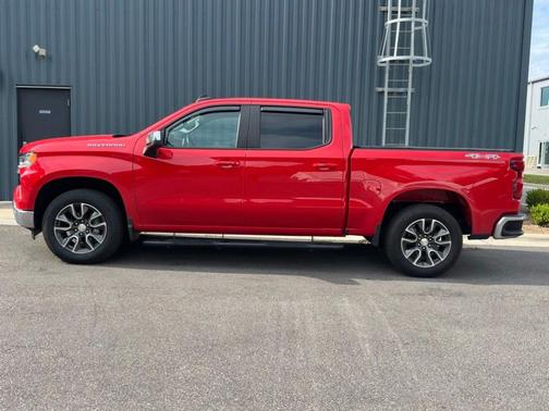 Red 2022 Chevrolet Silverado 1500 LT