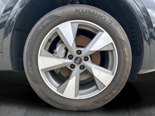 2023 Audi Q5 40 Premium Plus