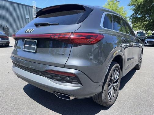 Tambora Gray Metallic 2025 Audi Q5 2.0T quattro Premium
