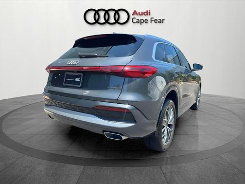 Tambora Gray Metallic 2025 Audi Q5 2.0T quattro Premium