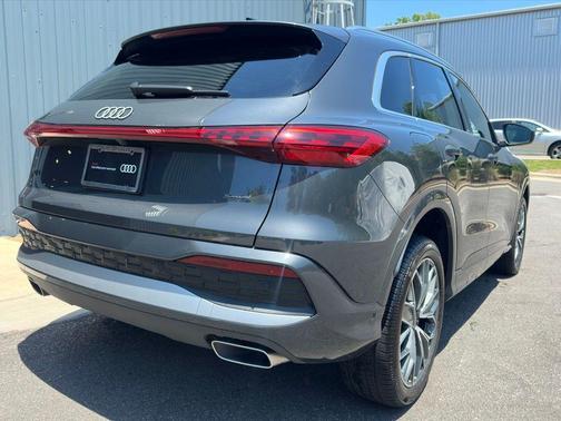 Tambora Gray Metallic 2025 Audi Q5 2.0T quattro Premium
