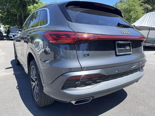 Tambora Gray Metallic 2025 Audi Q5 2.0T quattro Premium