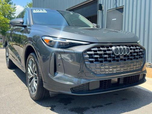 Tambora Gray Metallic 2025 Audi Q5 2.0T quattro Premium