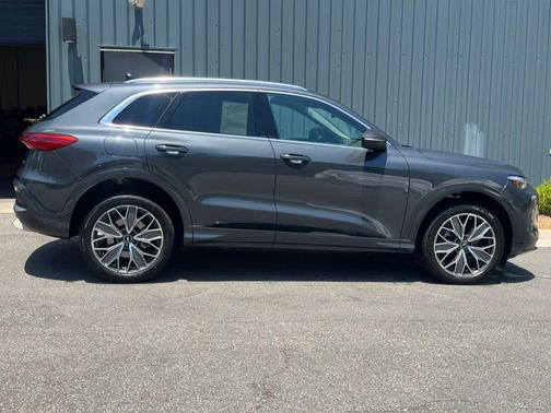 Tambora Gray Metallic 2025 Audi Q5 2.0T quattro Premium