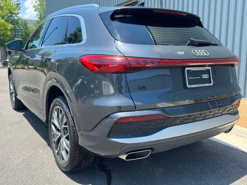 Tambora Gray Metallic 2025 Audi Q5 2.0T quattro Premium