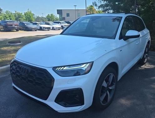 Glacier White Metallic 2024 Audi Q5 45 S line quattro Premium
