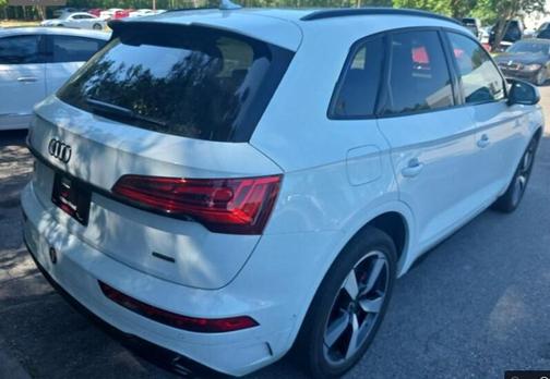Glacier White Metallic 2024 Audi Q5 45 S line quattro Premium