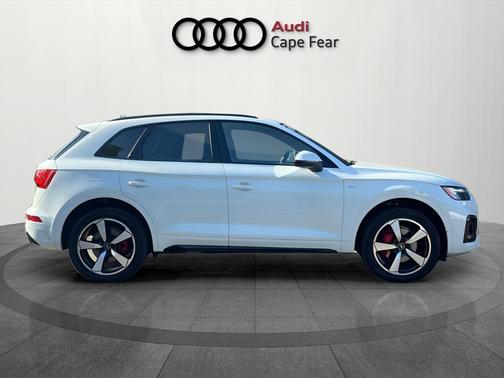 Glacier White Metallic 2024 Audi Q5 45 S line quattro Premium