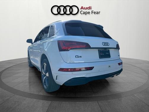 Glacier White Metallic 2024 Audi Q5 45 S line quattro Premium