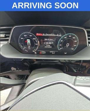 Daytona Gray Pearl Effect 2024 Audi Q8 e-tron S line Premium