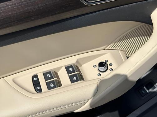 Daytona Gray Pearl Effect 2023 Audi Q5 45 S line Premium Plus