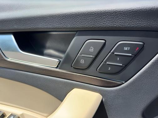 Daytona Gray Pearl Effect 2023 Audi Q5 45 S line Premium Plus