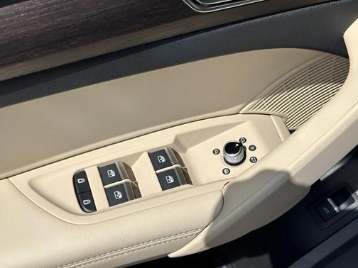 Daytona Gray Pearl Effect 2023 Audi Q5 45 S line Premium Plus