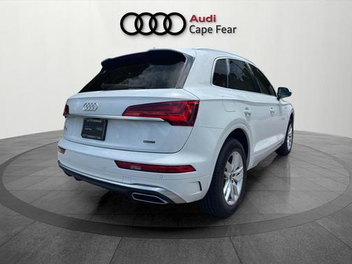 Glacier White Metallic 2023 Audi Q5 45 S line quattro Premium