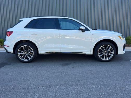 Arkona White 2025 Audi Q3 45 S line Premium