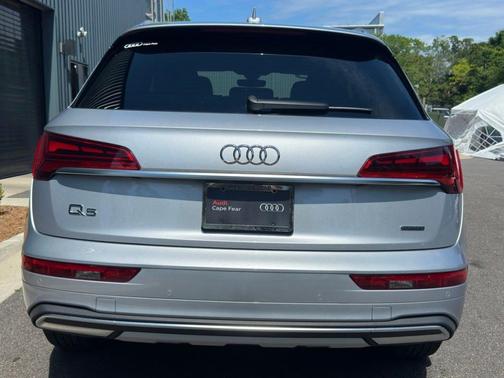Florett Silver Metallic 2023 Audi Q5 40 Premium Plus