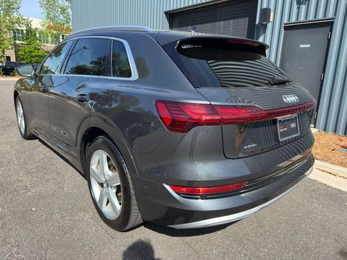 Manhattan Gray Metallic 2019 Audi e-tron Premium Plus