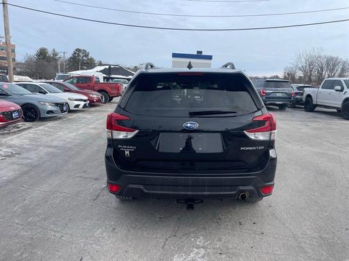 Crystal Black Silica 2019 Subaru Forester LIMITED
