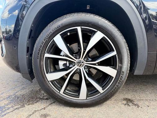 Deep Black Pearl Effect 2026 Volkswagen Atlas 2.0T SEL PREMIUM R-LINE