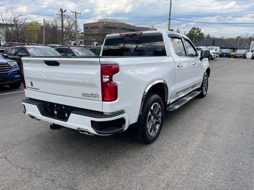 Iridescent Pearl Tricoat 2024 Chevrolet Silverado 1500 HIGH COUNTRY