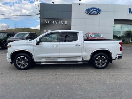 Iridescent Pearl Tricoat 2024 Chevrolet Silverado 1500 HIGH COUNTRY