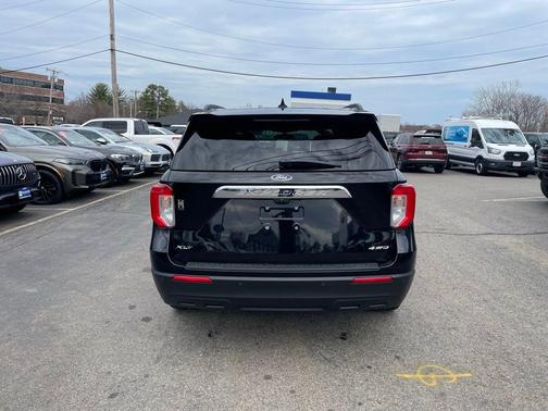 AGATE BLACK METALLIC 2022 Ford Explorer XLT