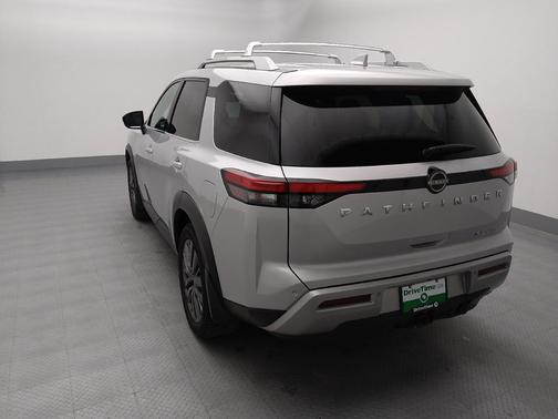 2022 Nissan Pathfinder SL 4WD