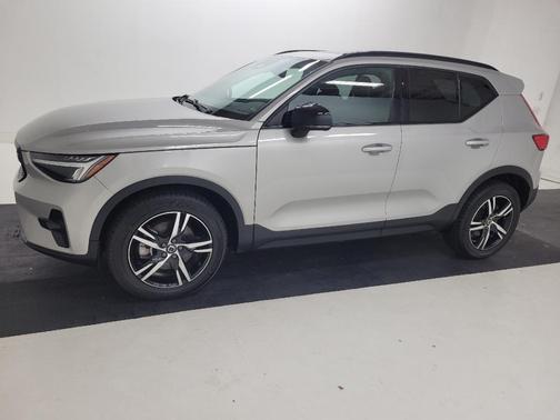Gray 2023 Volvo XC40 B5 Plus Dark Theme
