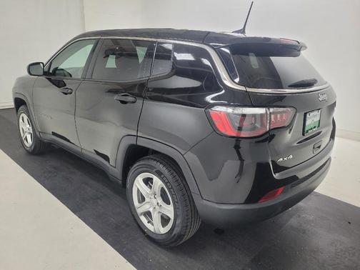 Diamond Black Crystal Pearlcoat 2023 Jeep Compass Sport