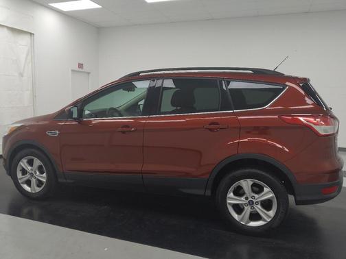 Ruby Red Metallic Tinted Clearcoat 2016 Ford Escape SE