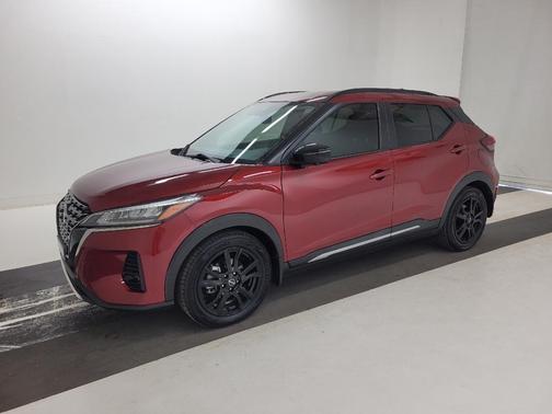 2022 Nissan Kicks SR