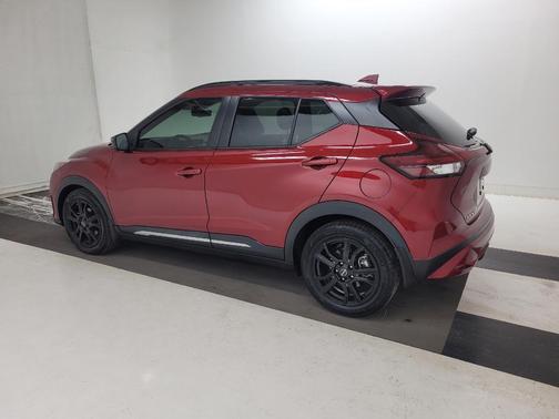 2022 Nissan Kicks SR