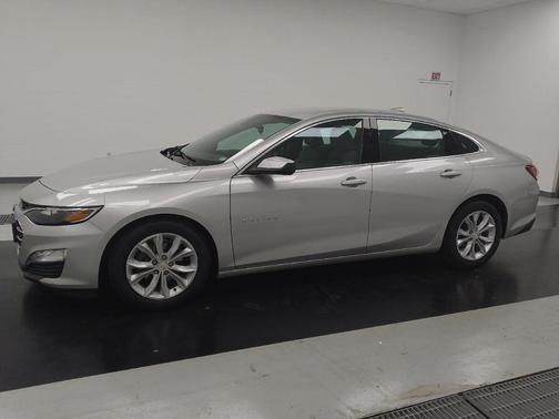 Silver Ice Metallic 2022 Chevrolet Malibu FWD LT
