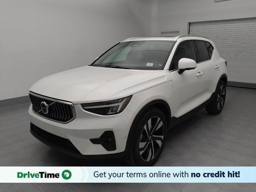 2023 Volvo XC40 B5 Ultimate Bright Theme