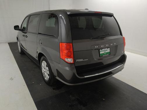 Granite Pearlcoat 2019 Dodge Grand Caravan SE