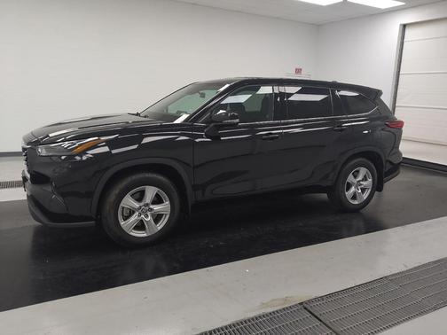 2022 Toyota Highlander LE