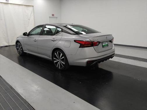 2021 Nissan Altima SR FWD
