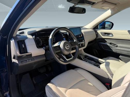 2022 Nissan Pathfinder SL