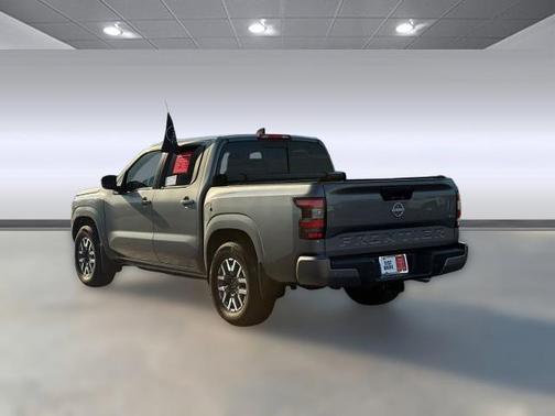 2024 Nissan Frontier SL