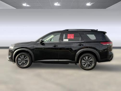 2023 Nissan Pathfinder SV