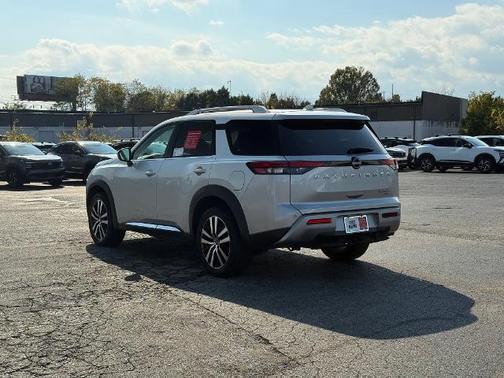 2023 Nissan Pathfinder Platinum