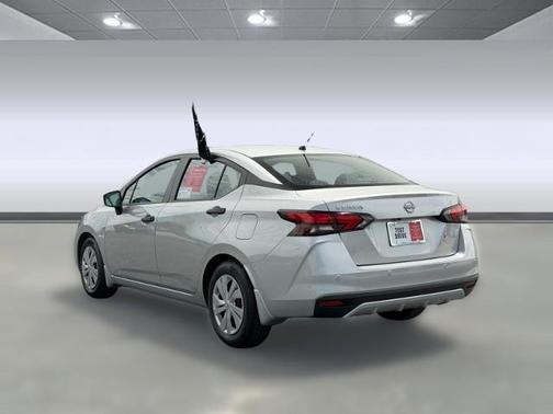 Brilliant Silver 2024 Nissan Versa 1.6 S