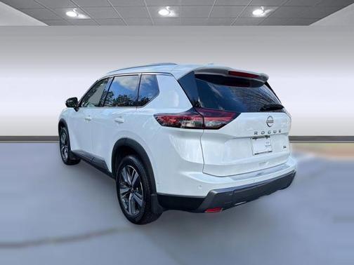 Everest White P 2024 Nissan Rogue SL