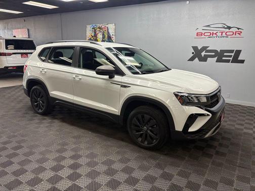 Pure White 2022 Volkswagen Taos 1.5T S