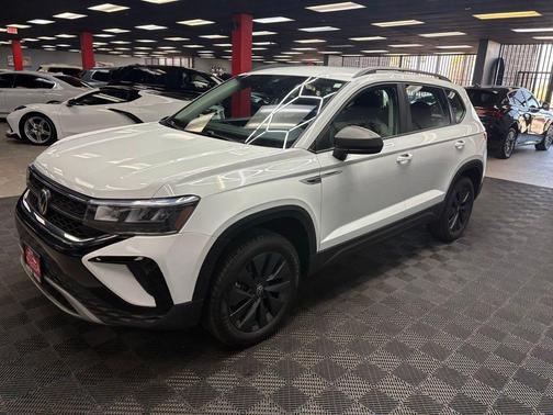 Pure White 2022 Volkswagen Taos 1.5T S